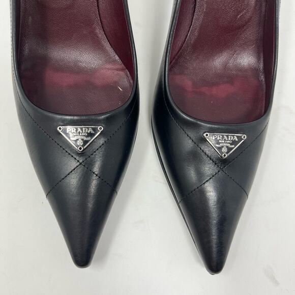 Prada Triangle Logo Black Leather Pumps Pointed TOE Kitten Heel size 38 EU 8 US - Picture 3 of 7